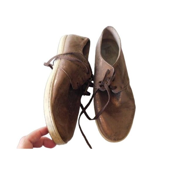 Vionic Shoes - Vionic Size 9.5 reptile shimmer lace up Flat Shoes